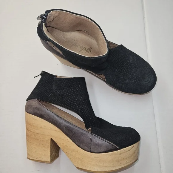 🌸 Free People‎Suede Clogs, size 39